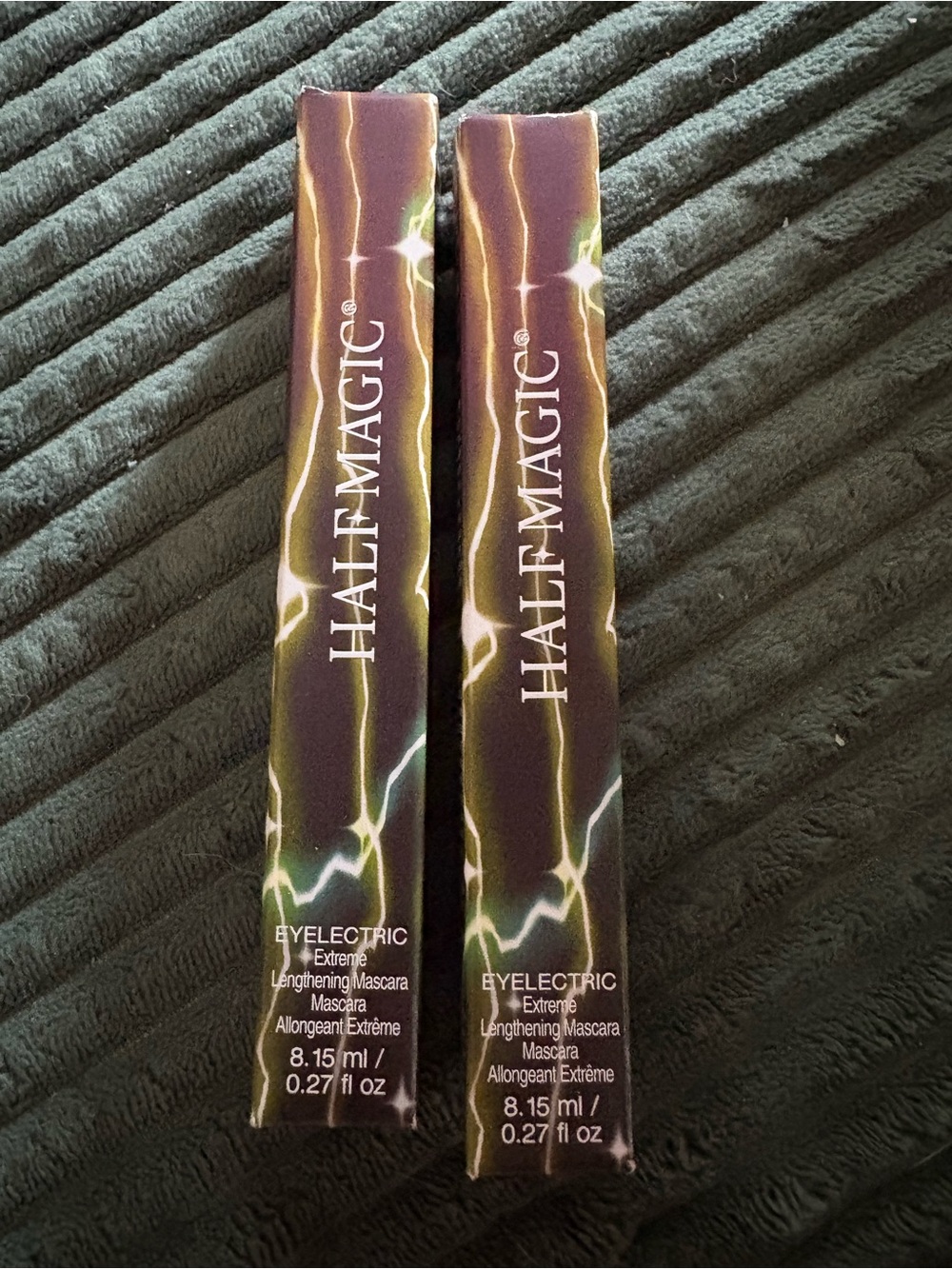 Half magic mascaras in teal with it